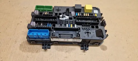 Opel Zafira B Fuse module 13206759