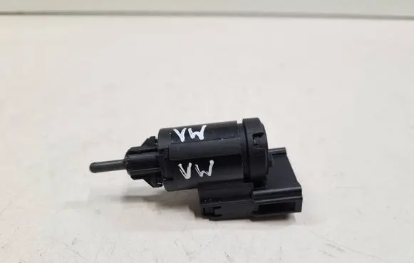 Volkswagen Touran I Brake pedal sensor switch 1J0945511C 05932 19322000