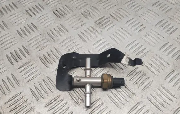 Jaguar XF Fuel pressure sensor 8W839F972AA