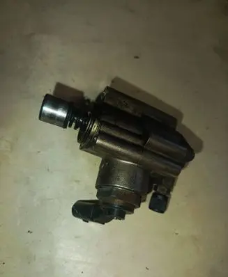 Audi A3 S3 A3 Sportback 8P Vacuum pump 06F121025D
