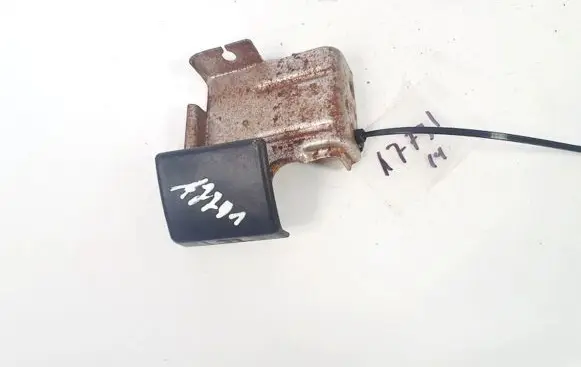 Nissan Primera Engine bonnet (hood) release handle