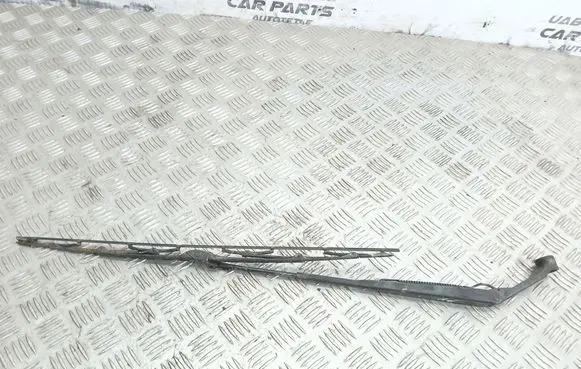 Toyota Corolla E90 Front wiper blade arm