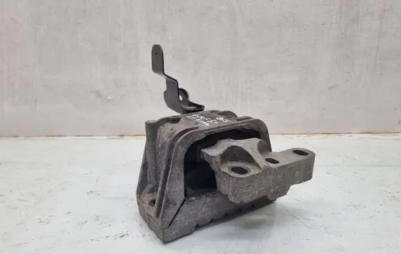 Volkswagen Golf Plus Engine mount bracket 1K0199262