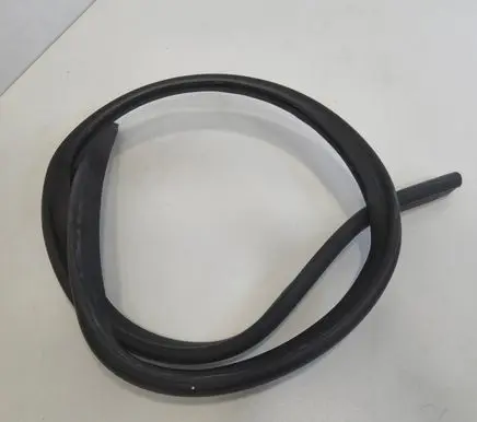 Volkswagen PASSAT B7 Engine compartment rubber 