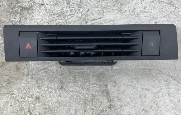 Opel Astra L Hazard light switch 9840266980