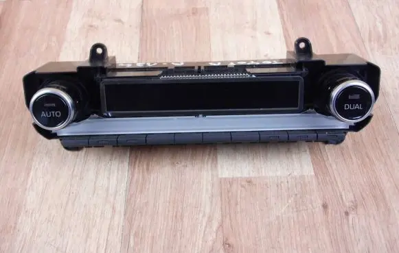 Toyota Yaris XP210 Climate control unit 55900K0070