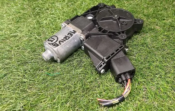 Opel Meriva B Front window lifting mechanism without motor M11278D00