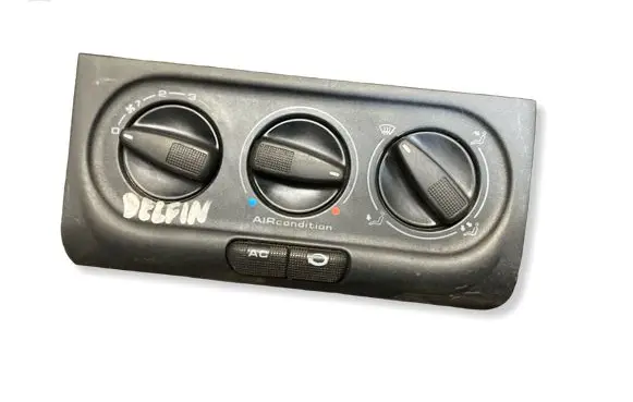 Volkswagen PASSAT B5 Climate control unit 3A0820045A