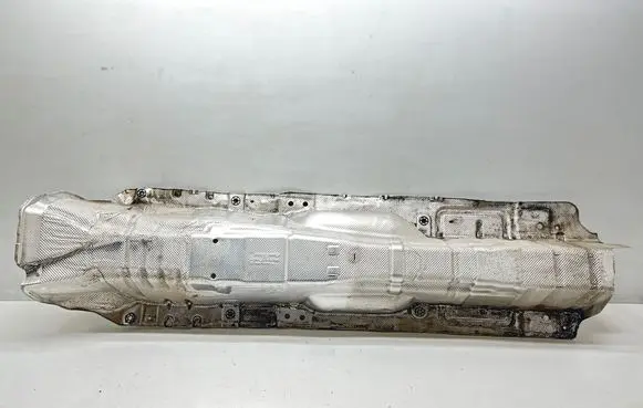 Volkswagen PASSAT B8 USA Exhaust heat shield 561825671C