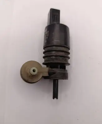Volkswagen PASSAT B7 Windscreen/windshield washer pump 1K6955651 3122789
