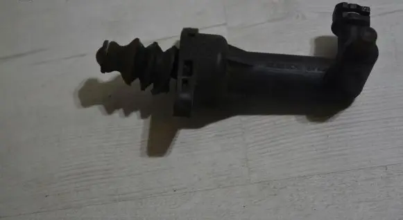 Volkswagen Scirocco Clutch slave cylinder 5Q0721261