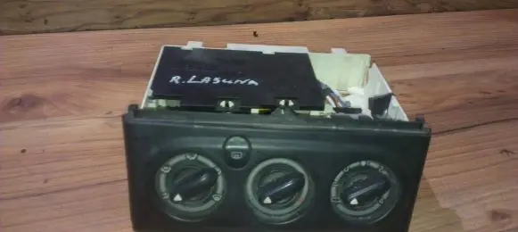 Renault Laguna I Climate control unit 9041703027 90.417.03.027
