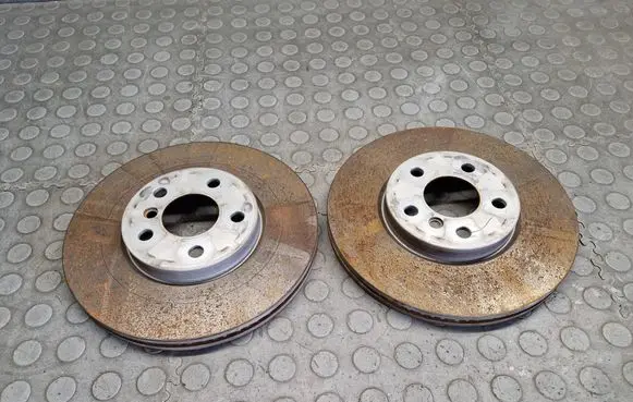 BMW 2 Active Tourer U06 Front brake disc 6891079