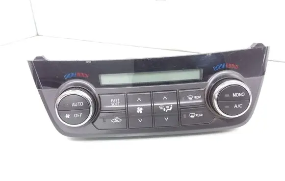 Toyota RAV 4 (XA40) Climate control unit 5590042410 6308A39 75F546
