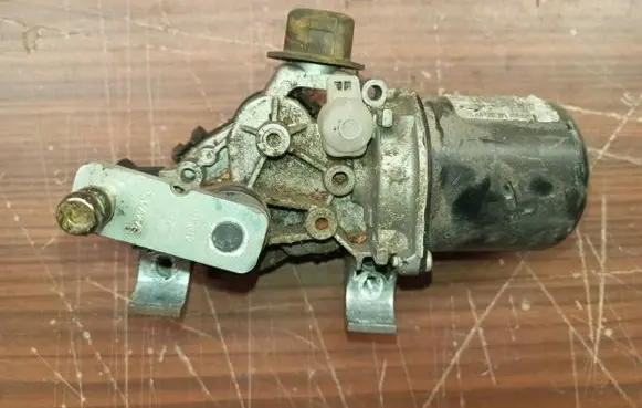 Renault Megane III Wiper motor w000007226