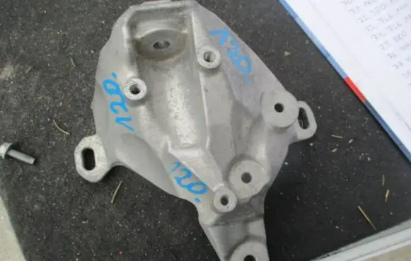 Audi Q7 4M Engine mounting bracket 4M0399113B
