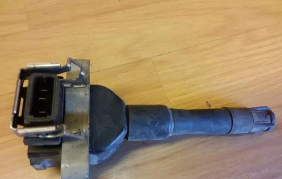 BMW 7 E38 High voltage ignition coil 1703359