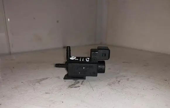 Volvo V70 Turbo solenoid valve 72224010