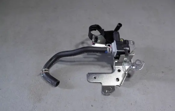 Mazda CX-3 Vacuum valve 
