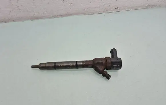 Hyundai i30 Fuel injector 338002A900