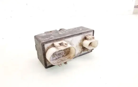 Volkswagen PASSAT B5 Coolant fan relay 357919506A