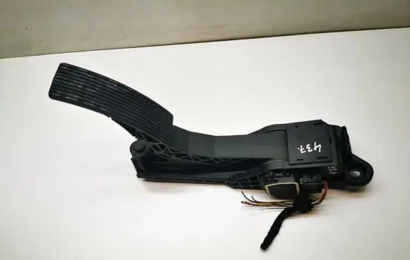 Mercedes-Benz R W251 Accelerator throttle pedal A1643000104