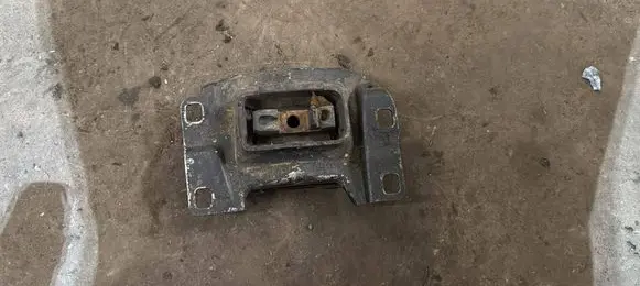 Volvo S40 Engine mount bracket 322A40J