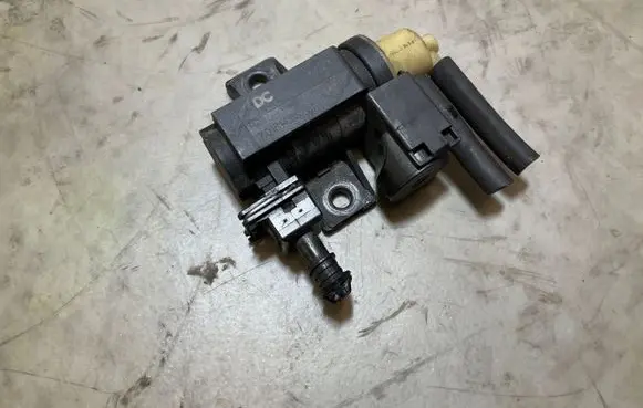 Nissan Juke I F15 Turbo solenoid valve 8200790180 16T129 70181405