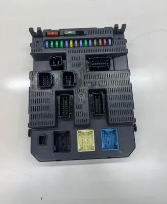 Peugeot 308 Fuse module 9663798180 2012207270807 1056876120907