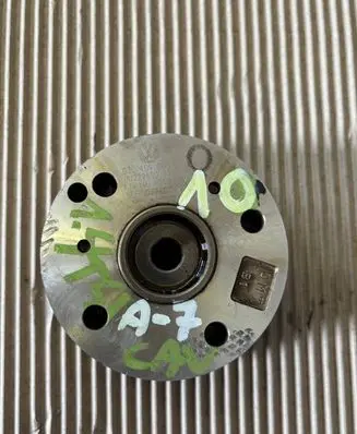 Volkswagen Jetta VI Camshaft pulley/ VANOS 03C109088B HU2298000322