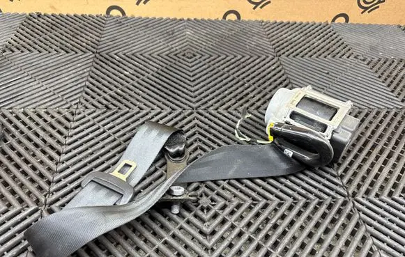 Volkswagen PASSAT B8 Rear seatbelt 34133469 341637651
