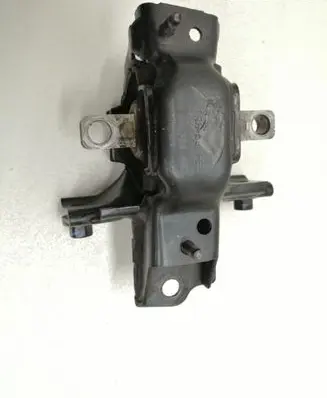 Volkswagen Polo IV 9N3 Engine mount bracket 6Q0199555