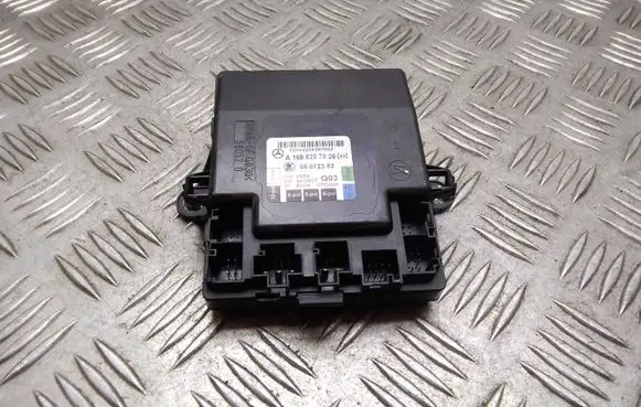 Mercedes-Benz B W245 Door control unit/module A1698207026 05072352