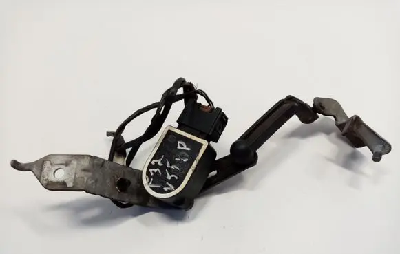 Headlight/headlamp level sensor
