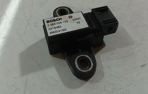 KIA Ceed Airbag deployment crash/impact sensor 0265005142