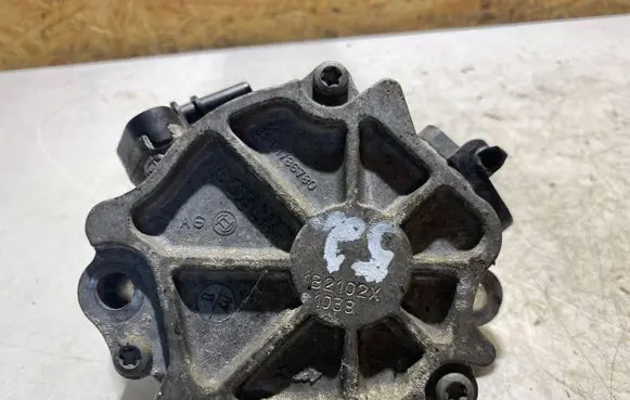 Peugeot 308 Vacuum pump 9684786780
