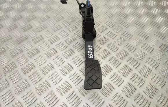 Audi A4 S4 B9 Accelerator throttle pedal 8W1723523