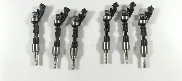 Land Rover Discovery 5 Fuel injector FX239F593AC
