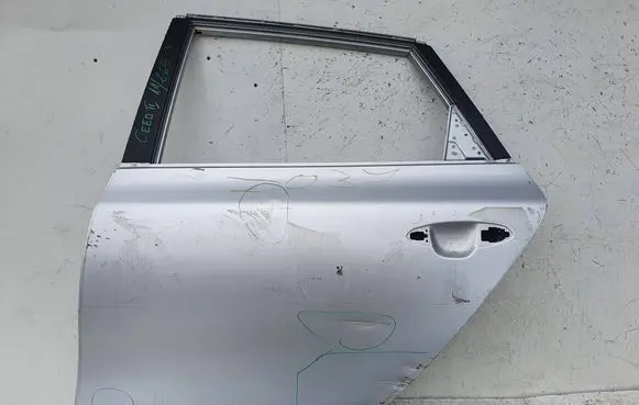KIA Ceed Rear door