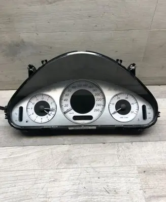 Mercedes-Benz E W211 Speedometer (instrument cluster) 110080330014 A2115400948 012578