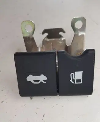 Nissan Juke I F15 Engine bonnet (hood) release handle