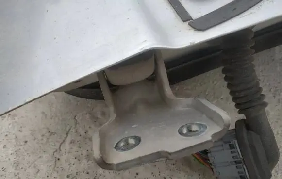 Suzuki SX4 Front door upper hinge