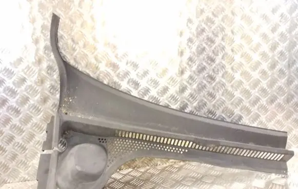 Volkswagen Jetta VI Wiper trim 5C7819404