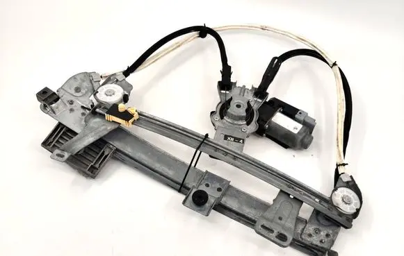 Peugeot 207 CC Front door electric window regulator 9680072080
