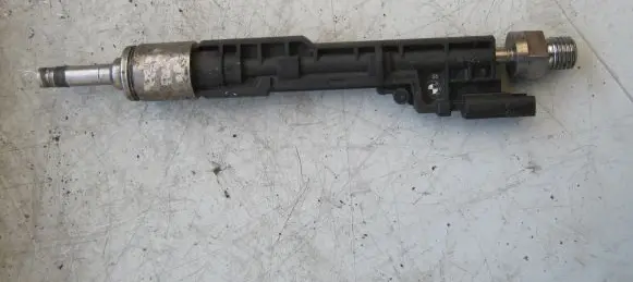 BMW X5 F15 Fuel injector 7639994