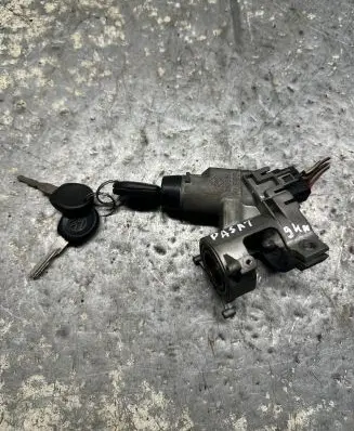 Volkswagen PASSAT B4 Ignition lock 357905851