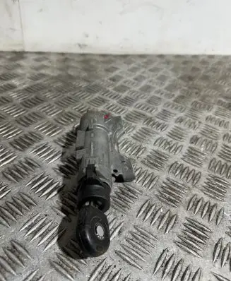 Volkswagen PASSAT B5.5 Ignition lock 4B0905851C