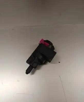 Audi A6 S6 C6 4F Brake pedal sensor switch 9-1468996-3B 7033981
