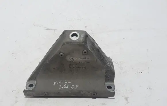 BMW 5 F10 F11 Engine mounting bracket 6777628
