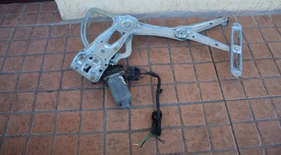 Mercedes-Benz E W210 Front door window regulator with motor 
